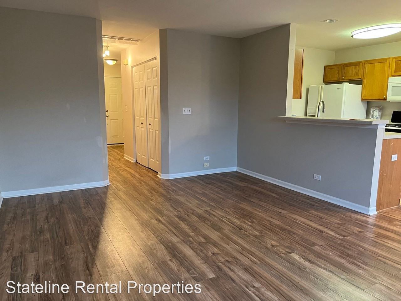 1635 W Chrysler Dr - Photo 2 of 20