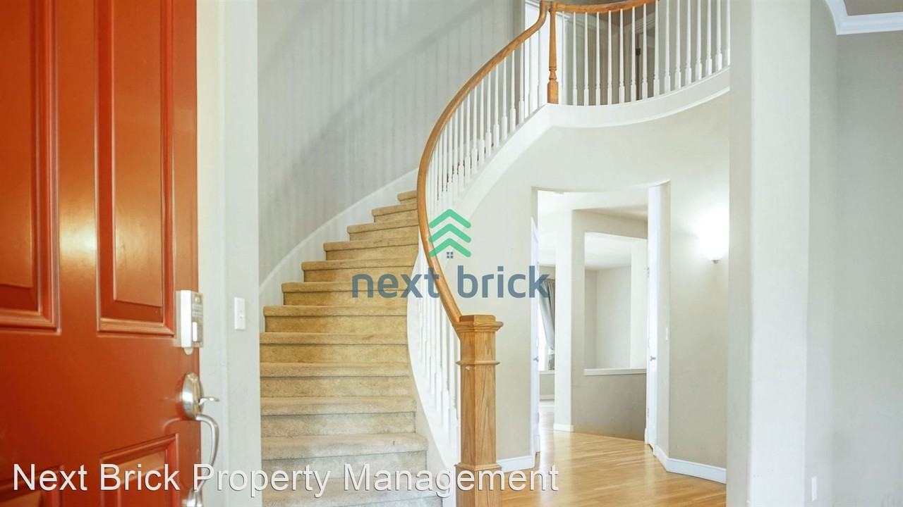 16573 Ne 120th Way - Photo 3 of 20