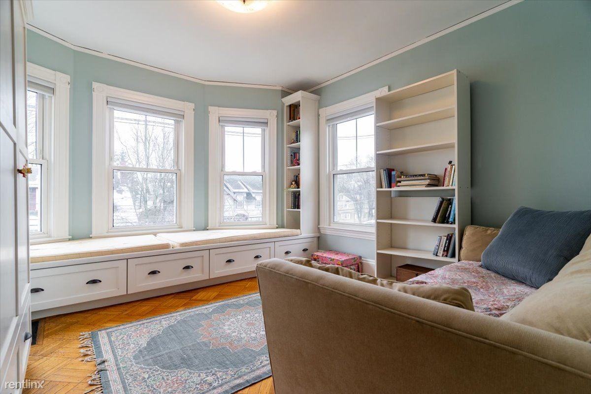 95 Erie Ave - Photo 3 of 15