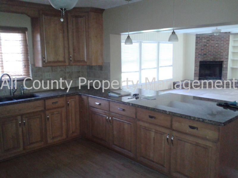 2624 Colony Dr - Photo 3 of 13