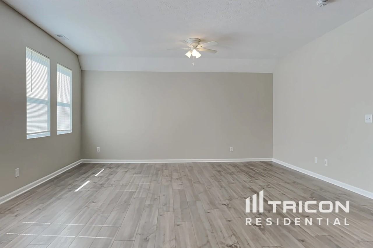 1095 Tomahawk Pl - Photo 2 of 17