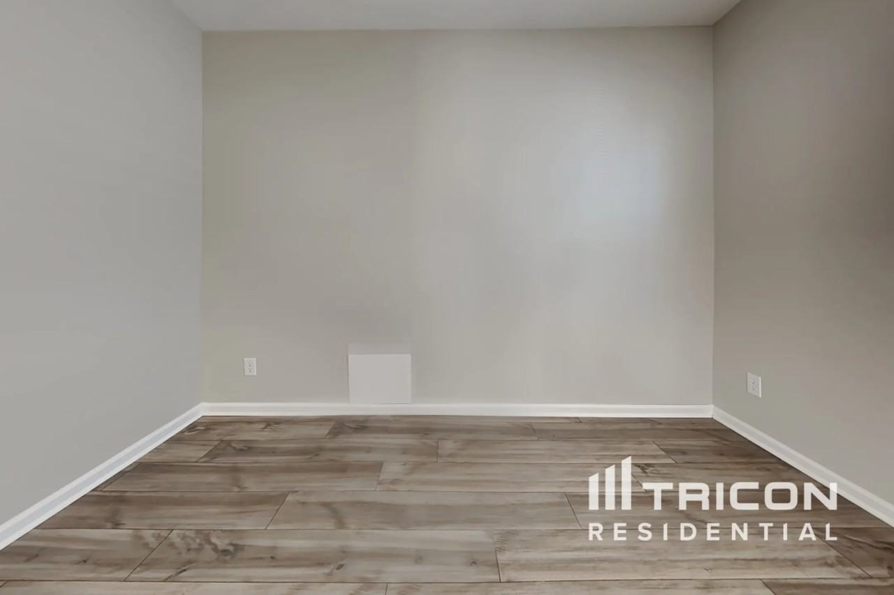 1095 Tomahawk Pl - Photo 3 of 17