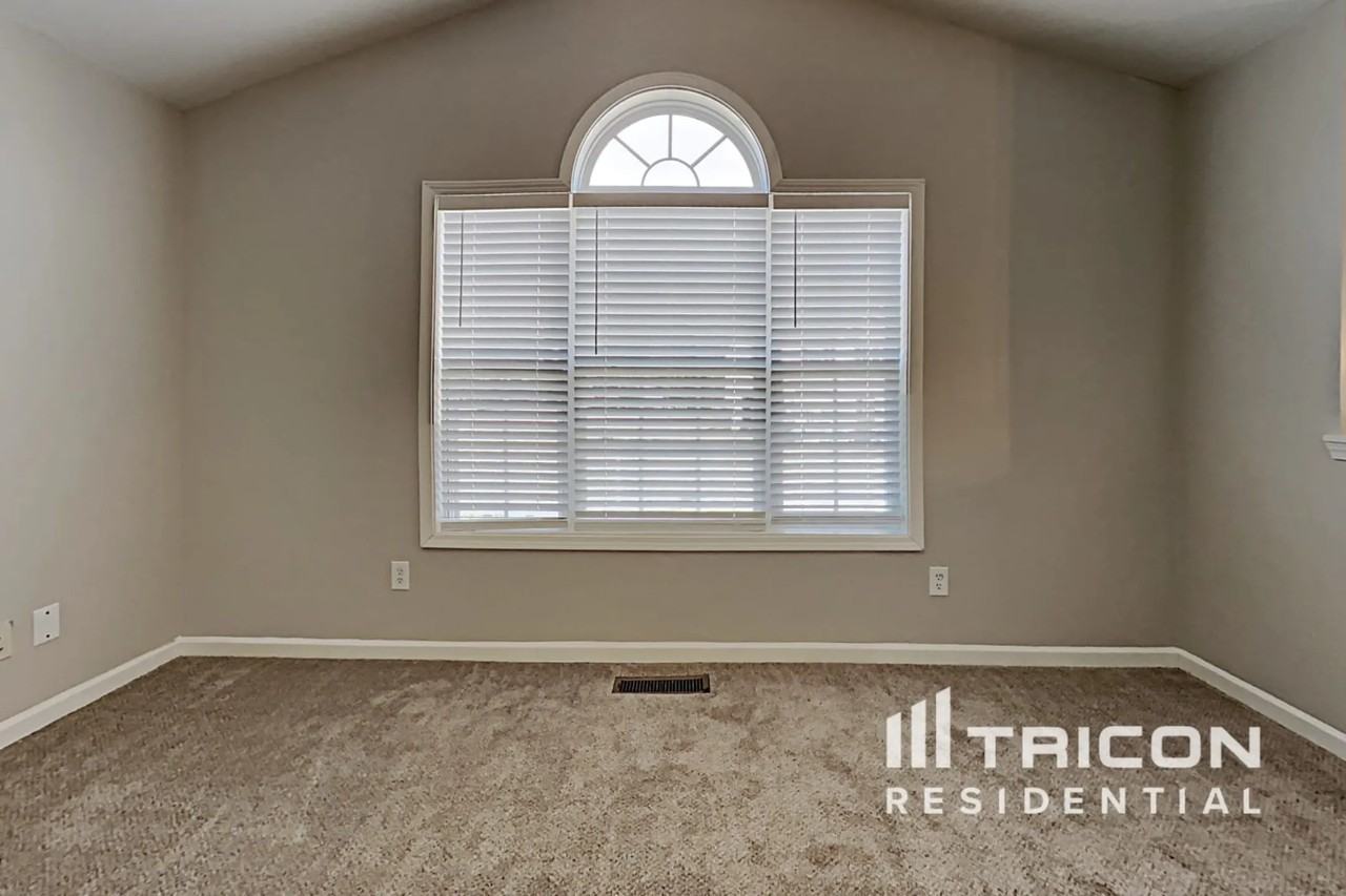 162 Whetstone Way - Photo 3 of 25