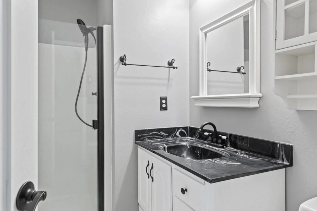 3200 R St - Photo 3 of 15