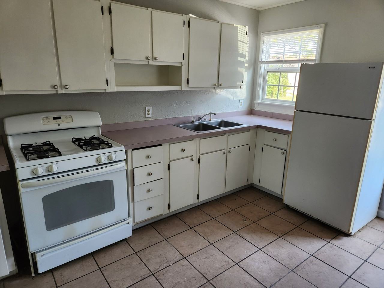 2020 W Elwin Rd, Decatur, IL 62521 3 Bedroom House for 750/month Zumper