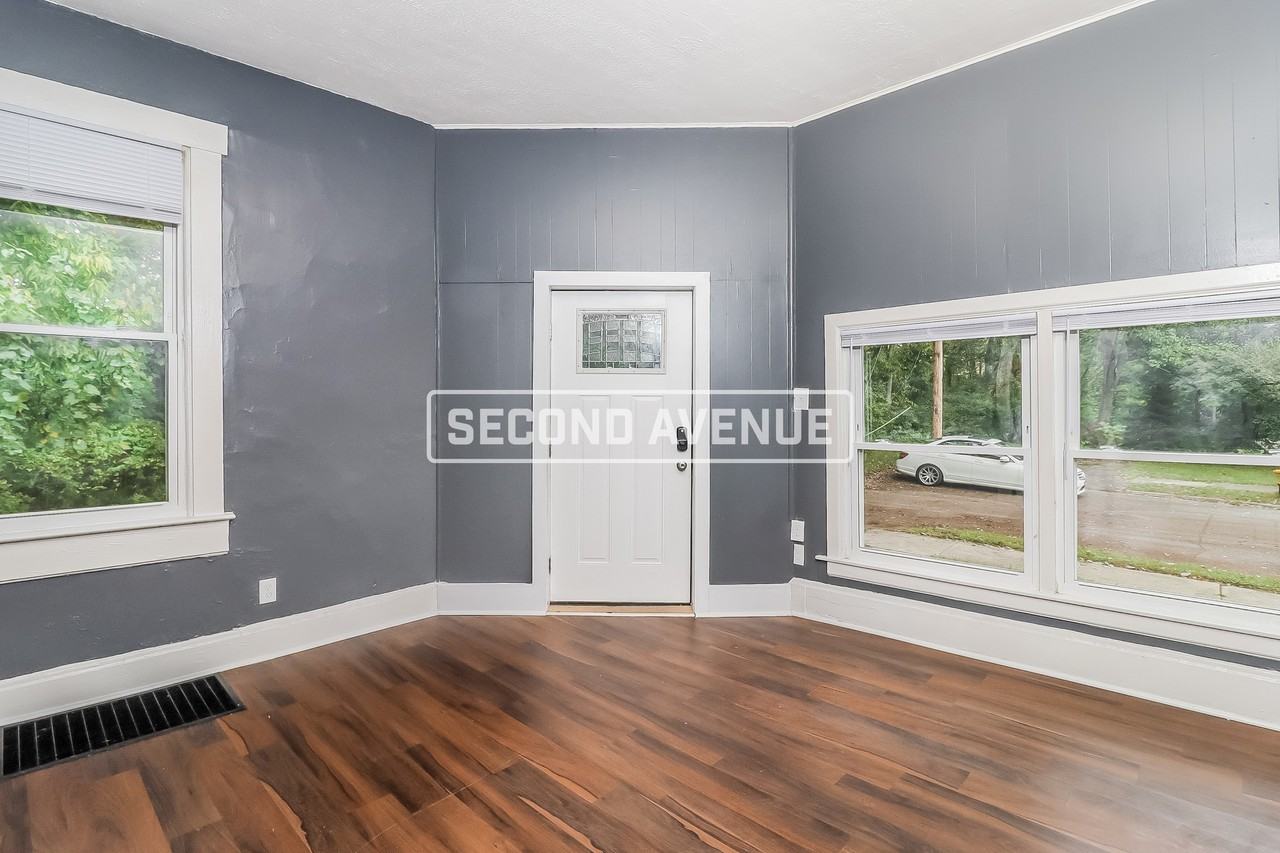 527 Highland Pl - Photo 2 of 12