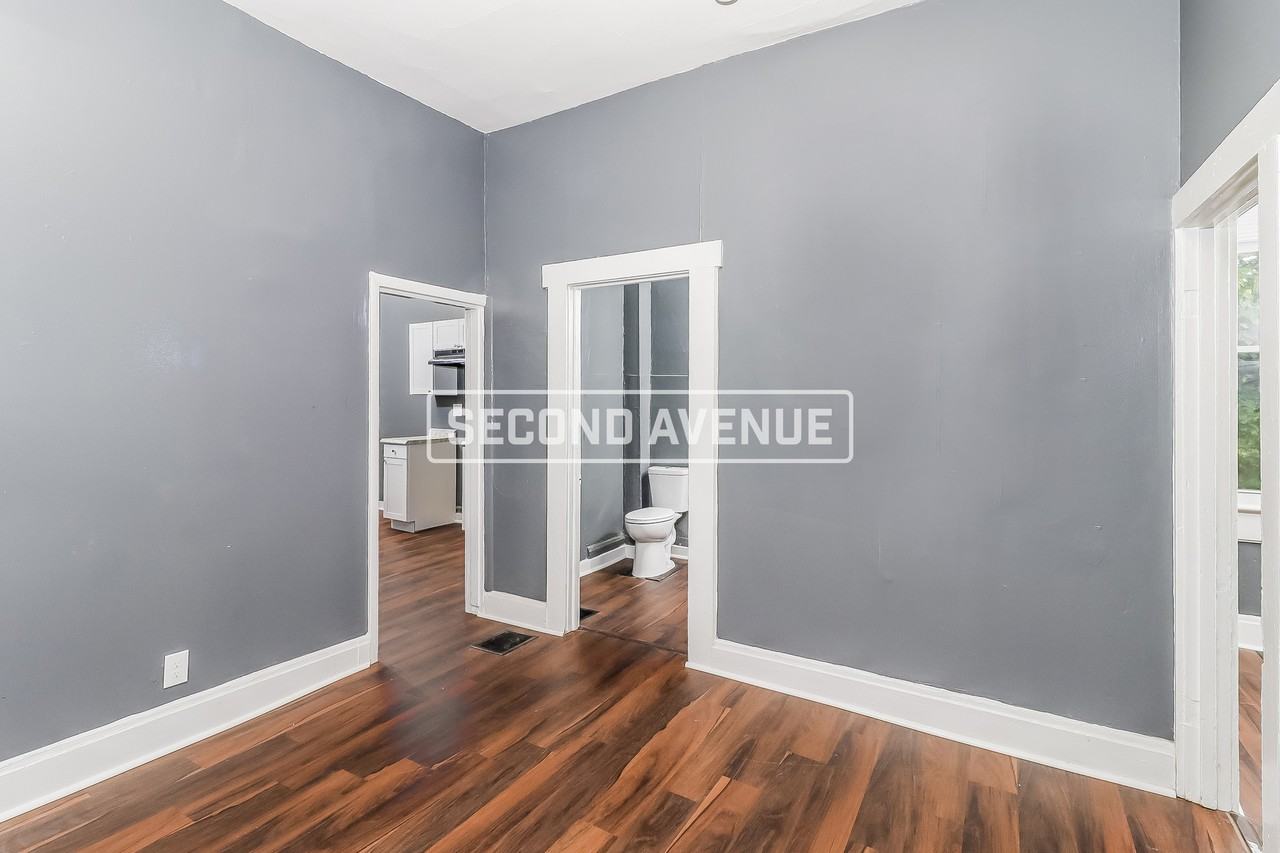 527 Highland Pl - Photo 3 of 12