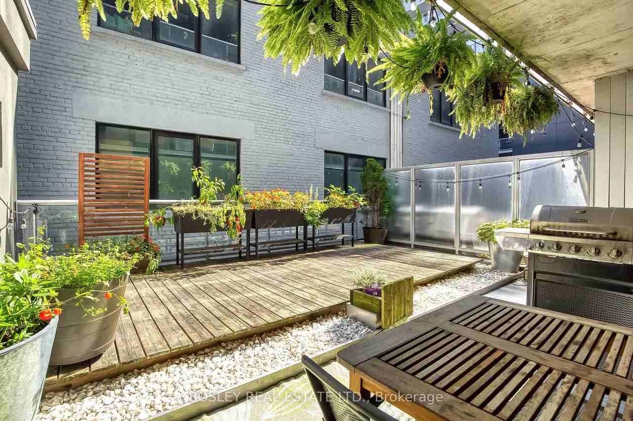 625 Queen Street East