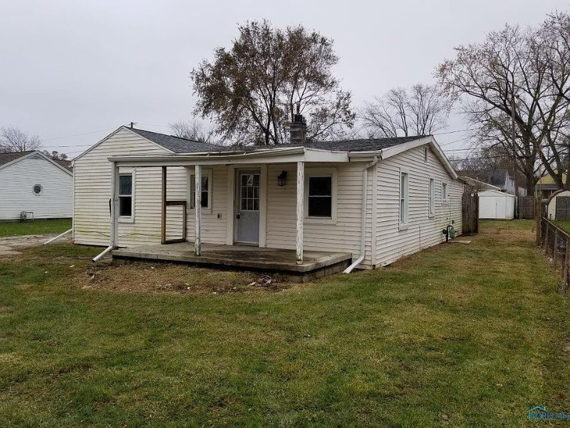 407 Farnstead Dr - Photo 2 of 2