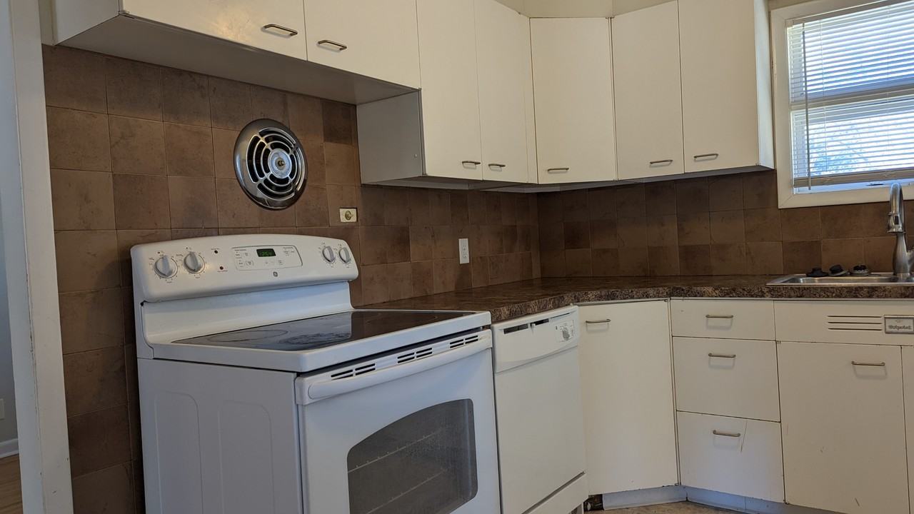 2415 N Perry Ave #NA - Photo 2 of 6