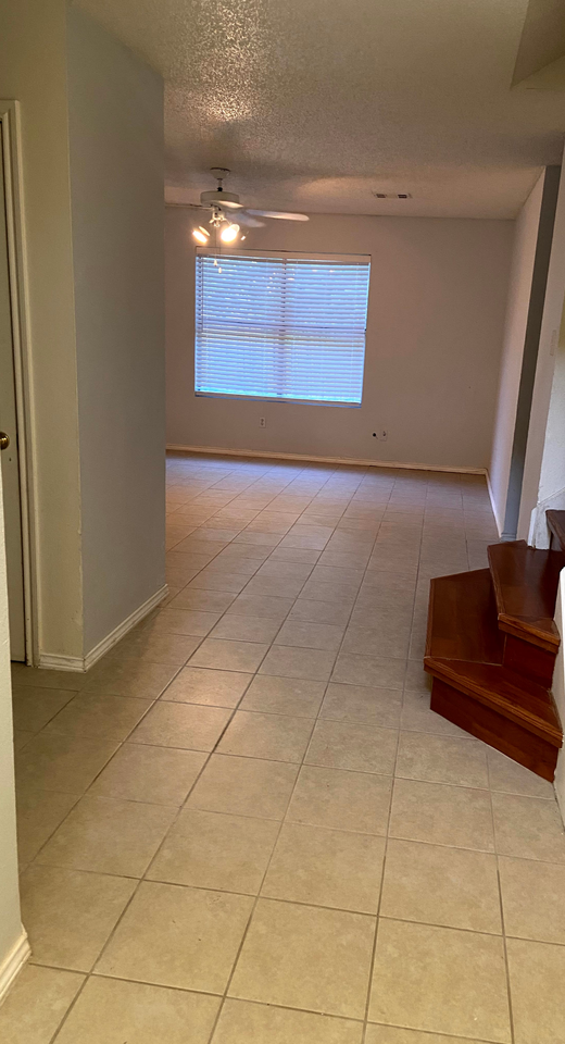 1101 Acanthus St #NA - Photo 2 of 7