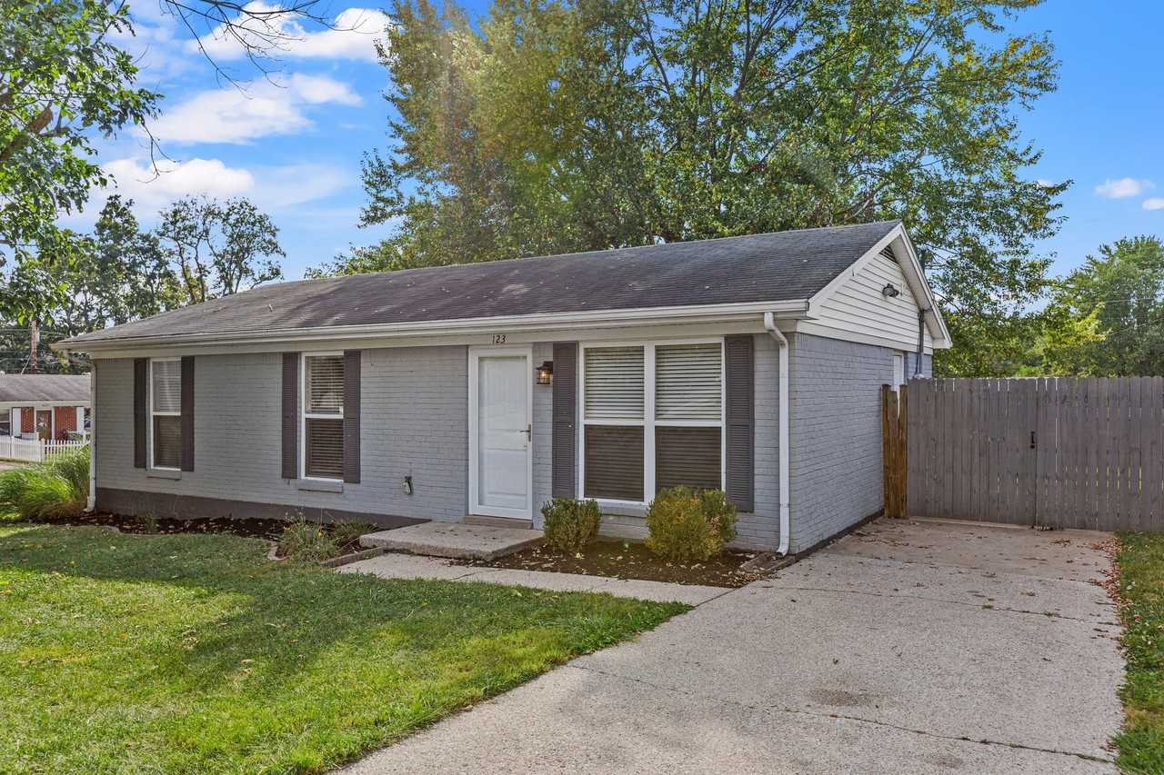 123 Kingsway Dr #1 - Photo 2 of 26