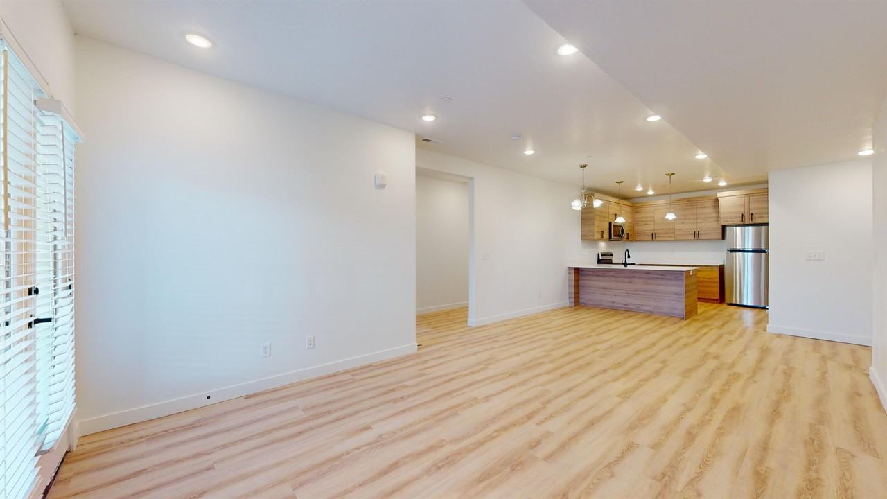 1107 W 250 S #310 - Photo 3 of 30