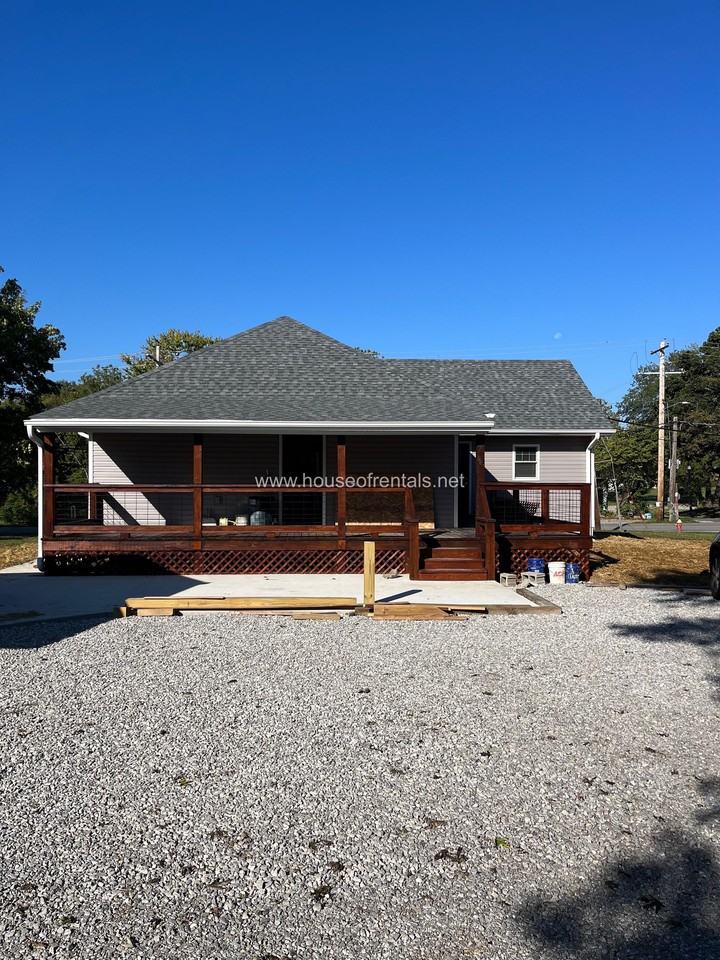 511 N Maple St #1 - Photo 2 of 13