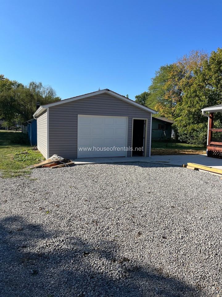 511 N Maple St #1 - Photo 3 of 13