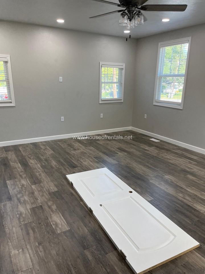 511 N Maple St #1 - Photo 6 of 13