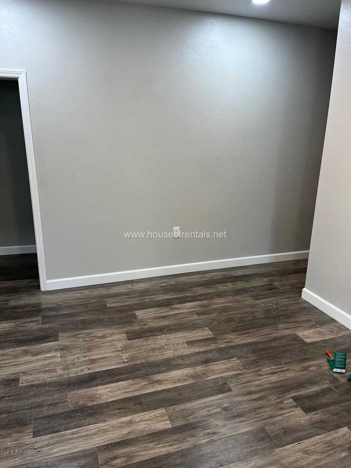 511 N Maple St #1 - Photo 7 of 13