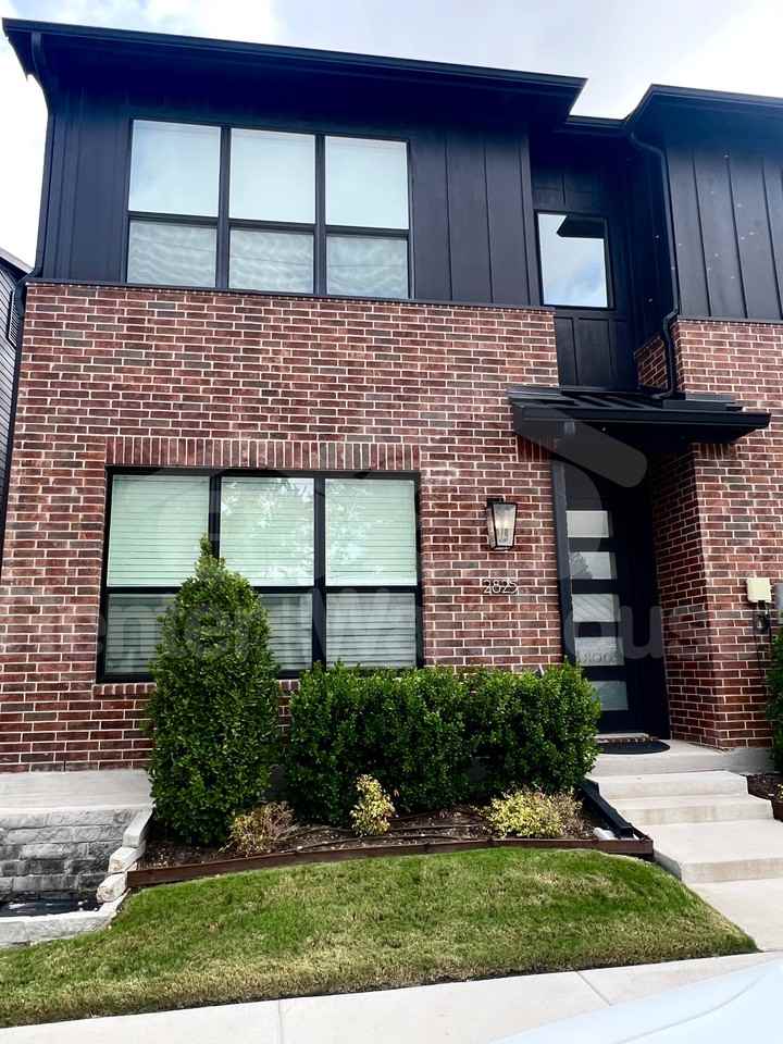 2825 Stanley Ave - Photo 2 of 10