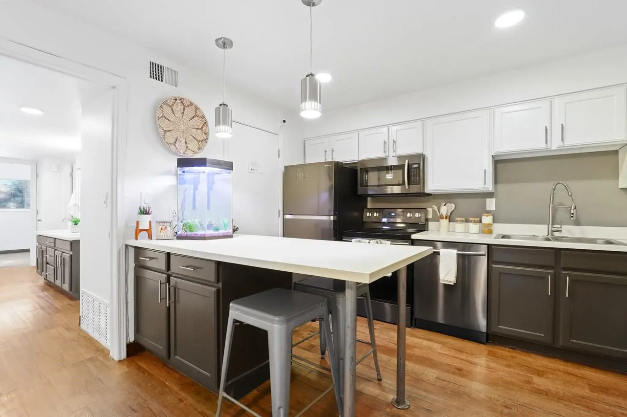 University Gateway - Photo 2 of 45