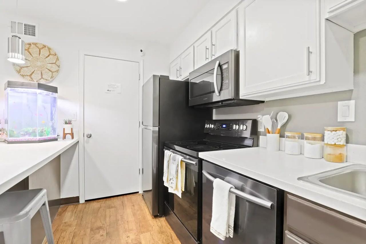 University Gateway - Photo 3 of 45