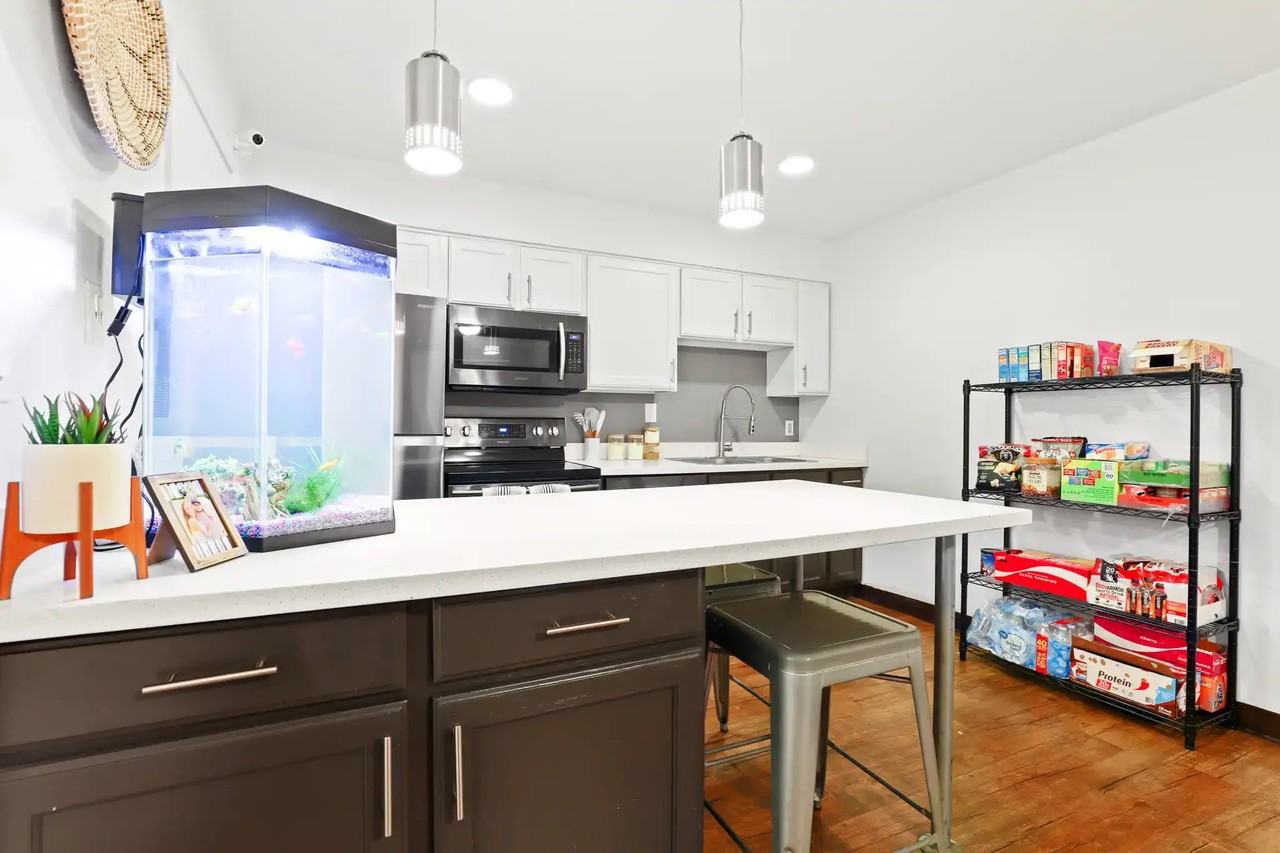 University Gateway - Photo 4 of 45