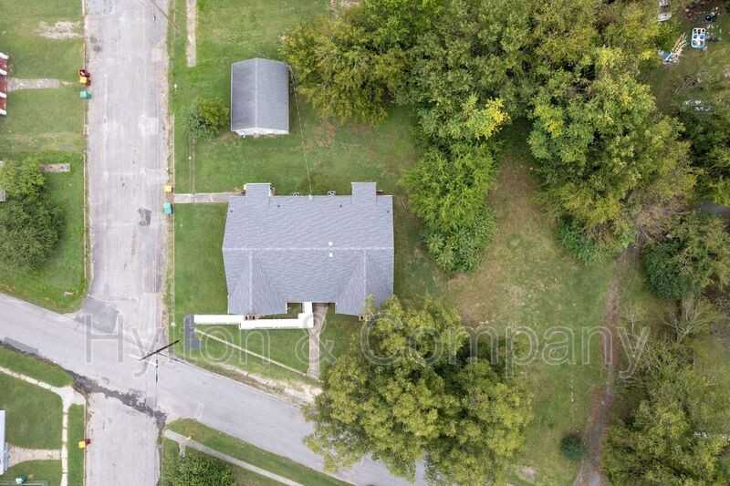 105 Indiana Ln - Photo 4 of 31