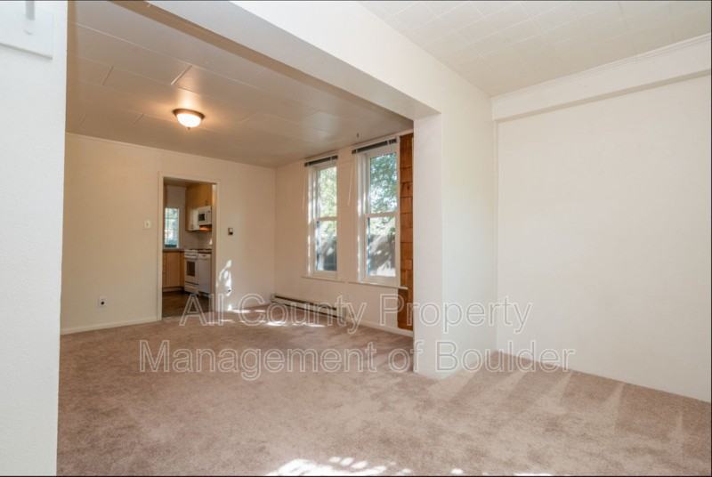 1827 Grove St #1 - Photo 5 of 21