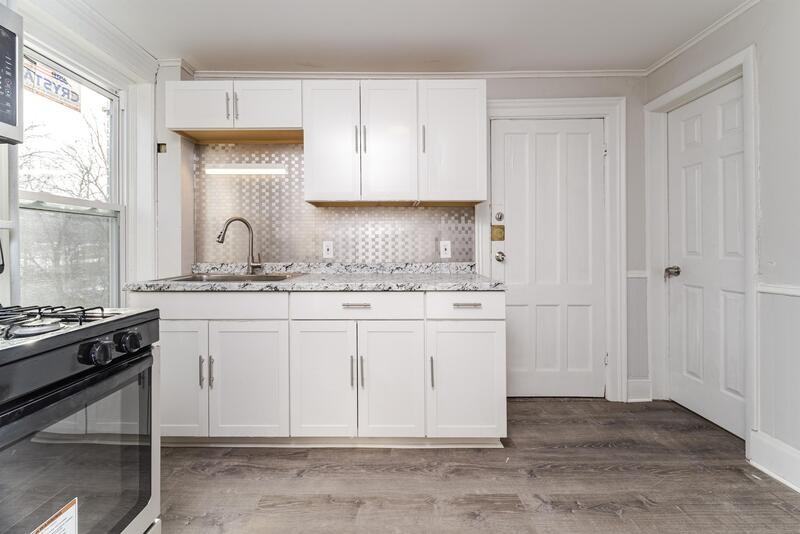 66 13Th Street Grand Floor - Photo 2 of 24