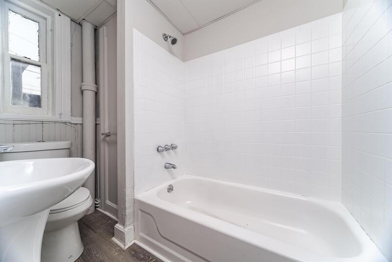 66 13Th Street Grand Floor - Photo 4 of 24