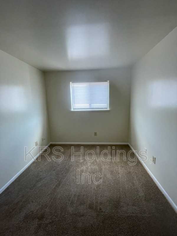 1808 Williamsburg Rd #12 - Photo 5 of 8