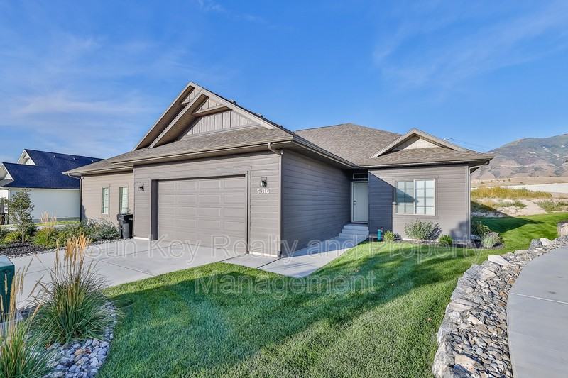 5816 N Glenpoint Dr - Photo 2 of 44