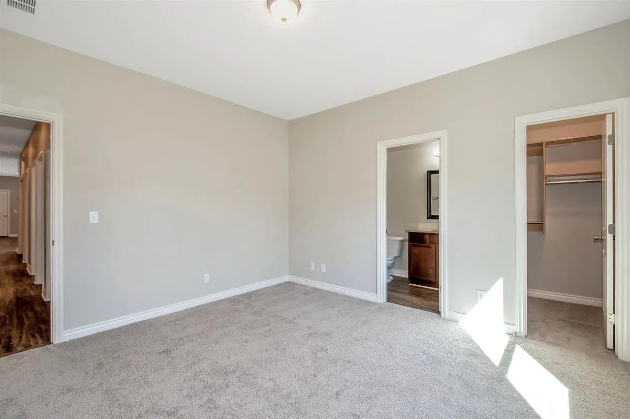 2144 N Fairview Ave - Photo 3 of 10