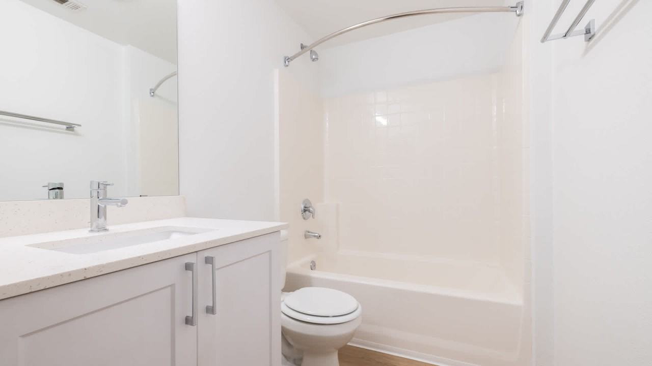 Vintage - Photo 2 of 32