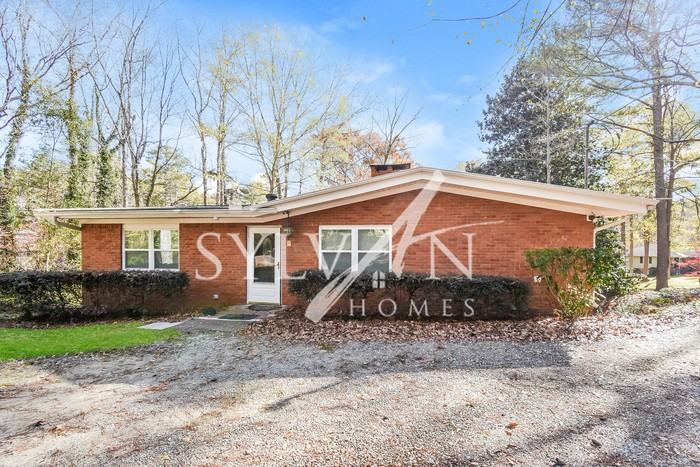 323 Mockingbird Ln - Photo 3 of 16