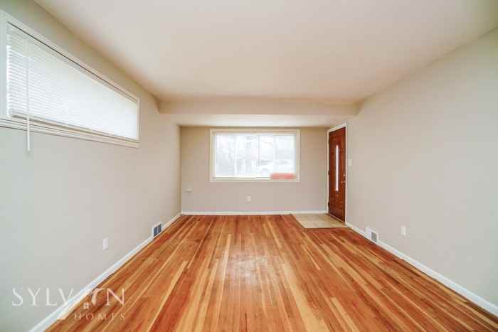 262 Kingston Dr - Photo 3 of 16