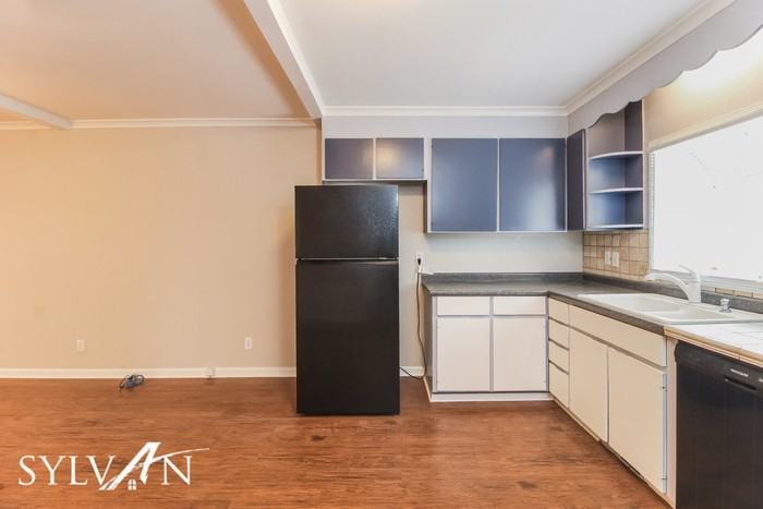 1608 W Cone Blvd - Photo 3 of 15