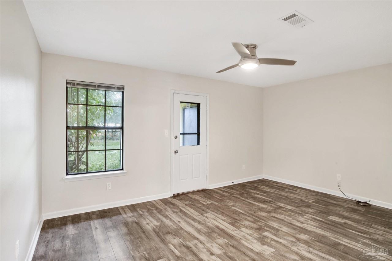 1382 Fairchild St #A - Photo 3 of 12