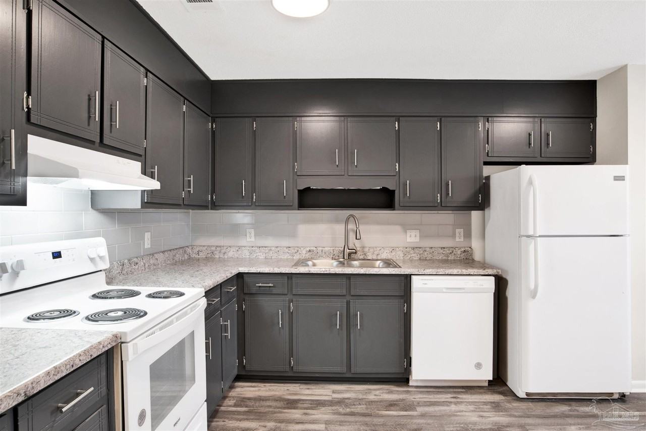 1382 Fairchild St #A - Photo 5 of 12