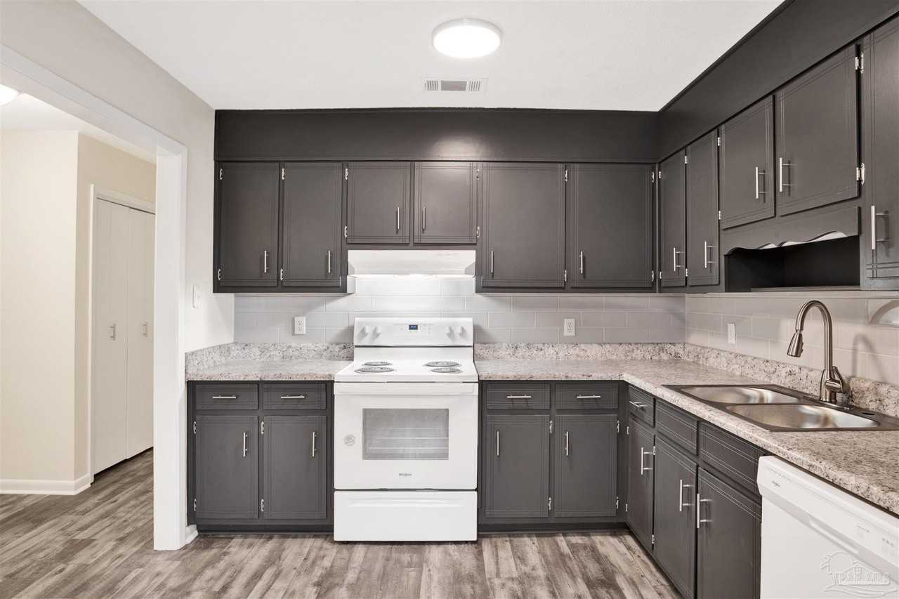 1382 Fairchild St #A - Photo 7 of 12