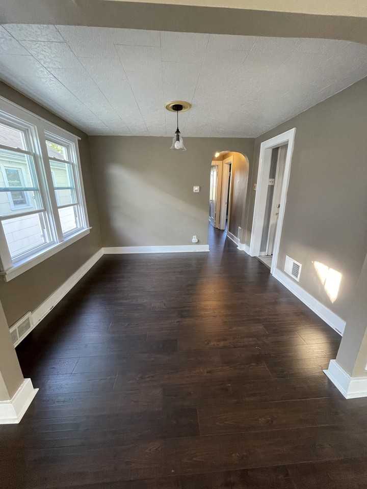 137 Shepard Ave - Photo 3 of 10