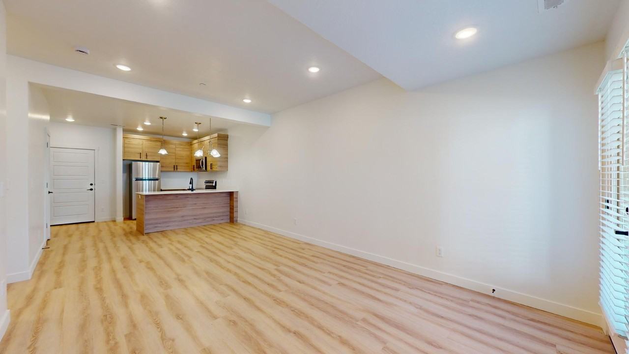 1128 W 250 S #202 - Photo 3 of 23