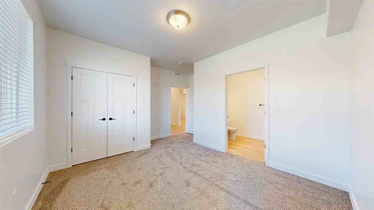 1107 W 250 S #107 - Photo 6 of 30