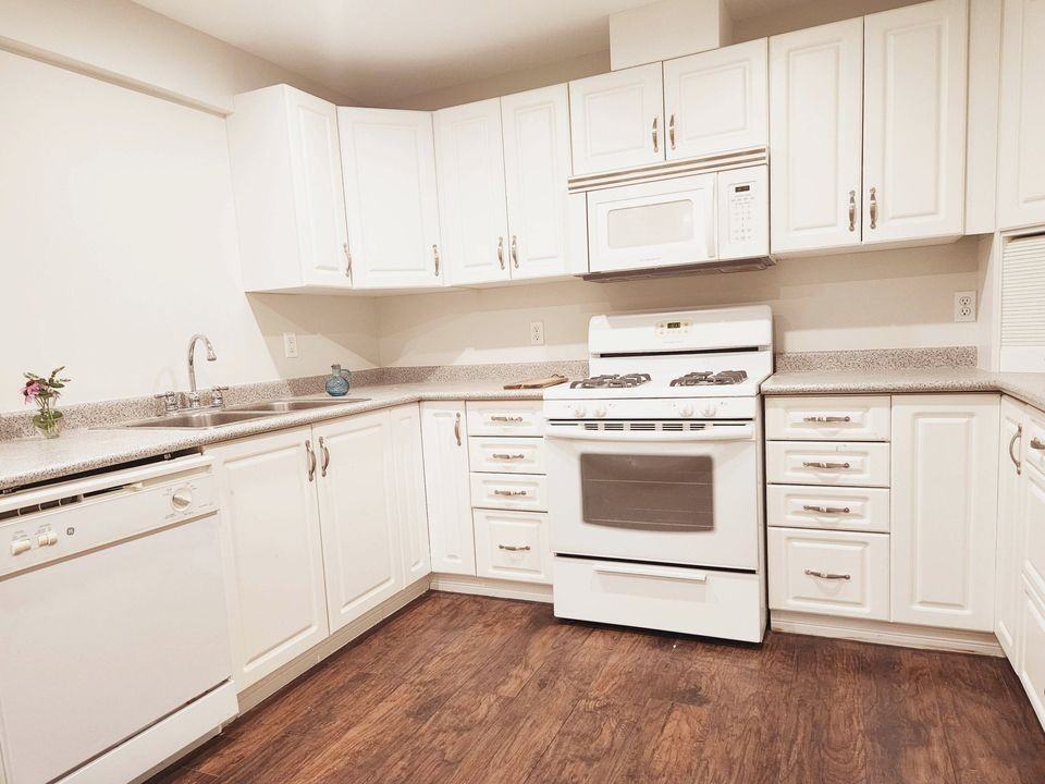 2 Byrnes Cres #2 - Photo 2 of 16