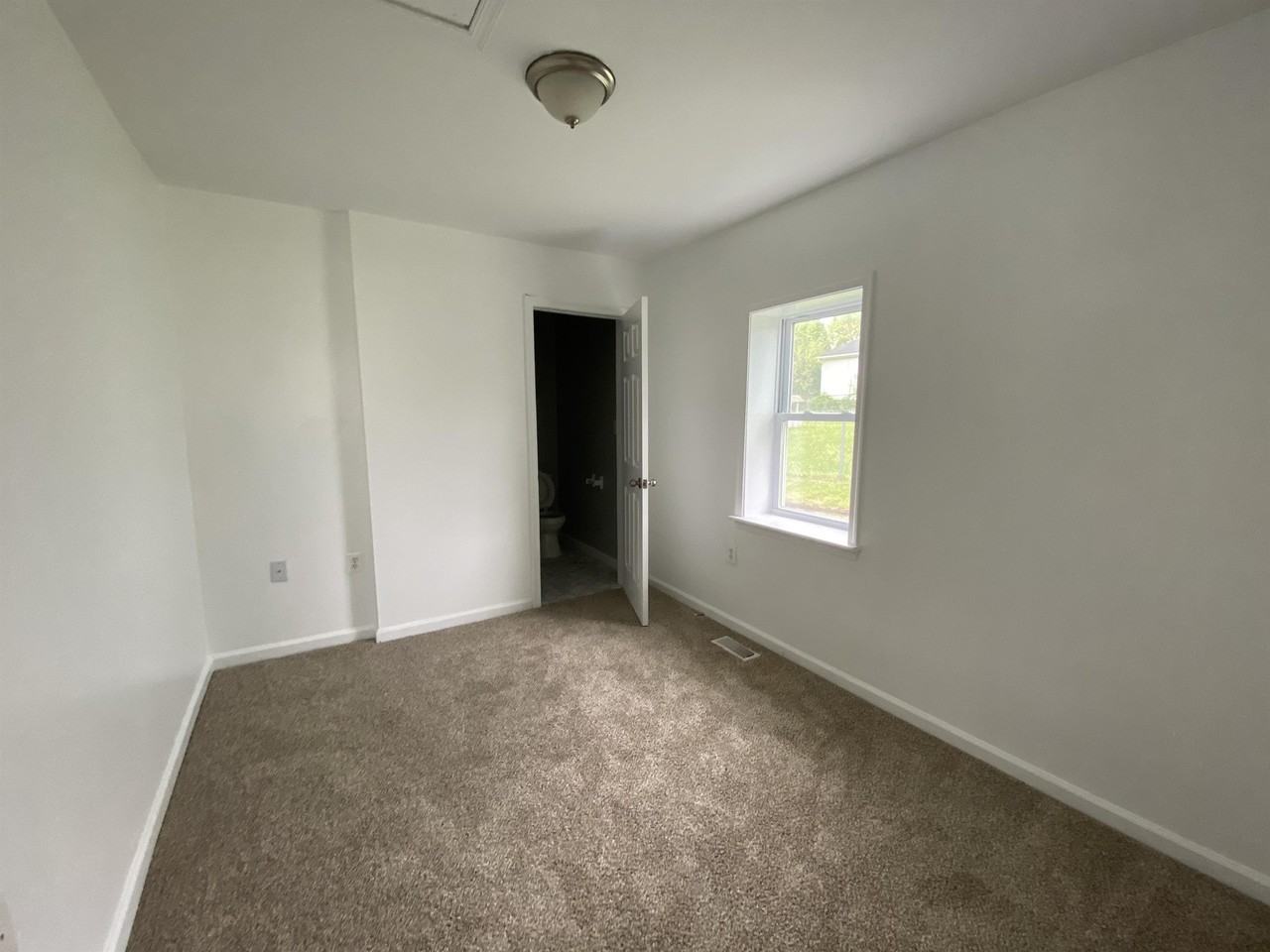 102 Ellis St #1 - Photo 7 of 10