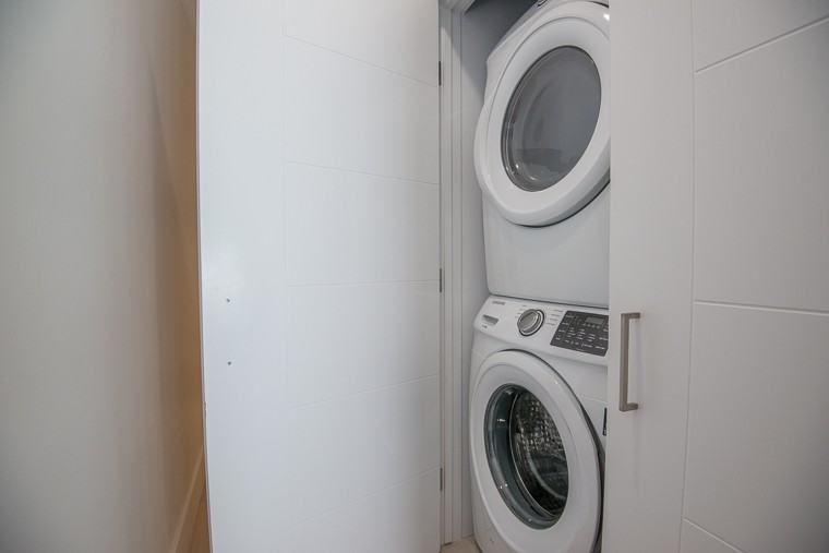 1174B Spadina Cres E #1 - Photo 3 of 8