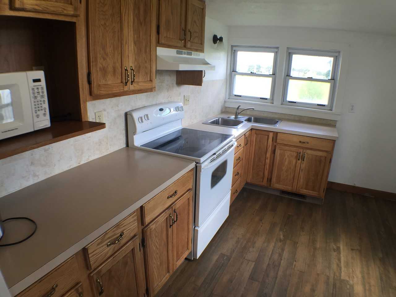 5870 Hammond Rd - Photo 3 of 12