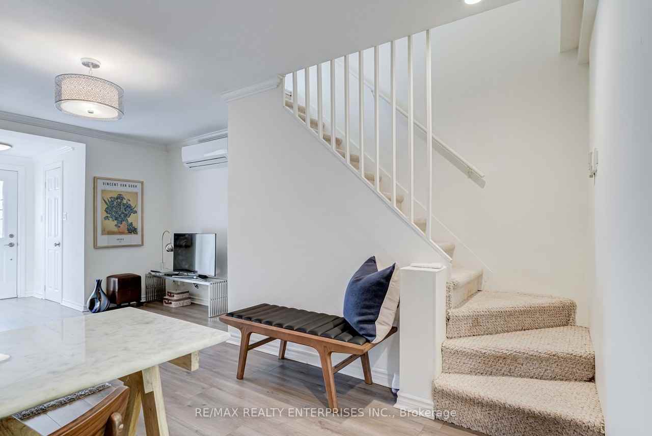 40 Roslin Avenue - Photo 3 of 39