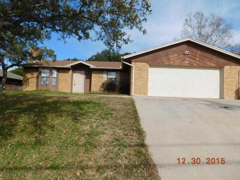 2215 Phyllis Dr - Photo 3 of 32