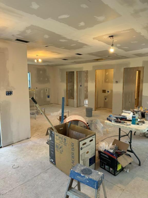 1200 Market St W - Photo 2 of 19