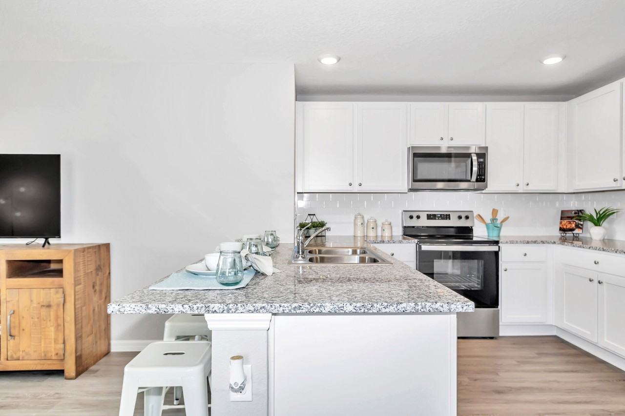 8648 Sw 43rd Ter - Photo 3 of 37